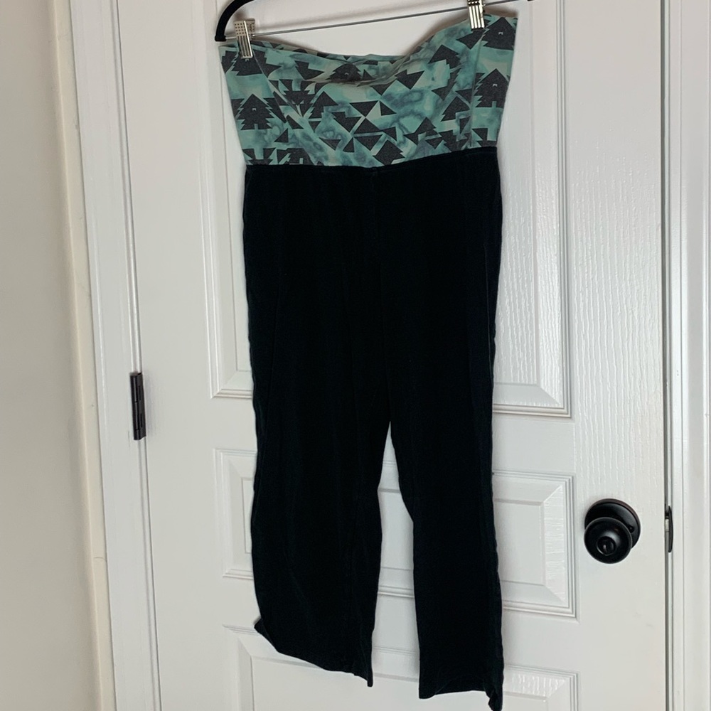 VS Pink Capri leggings